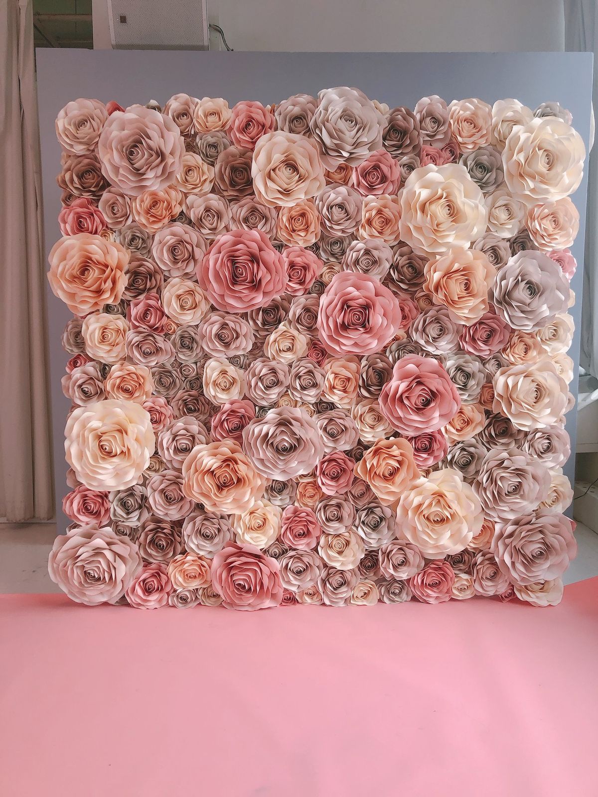 Missus Dior Scented Flower Wall